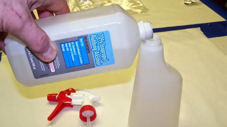 spray rubbing alcohol 768x432